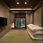 Kanade Kyoto-Hachijoguchi